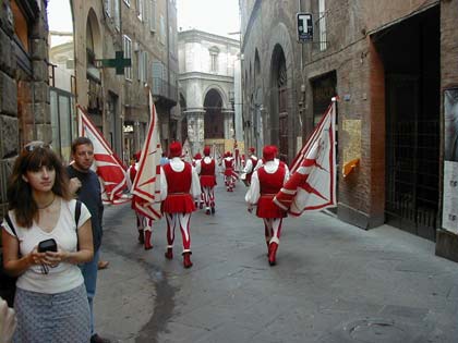 A small drum band on Sunday morning in Siena